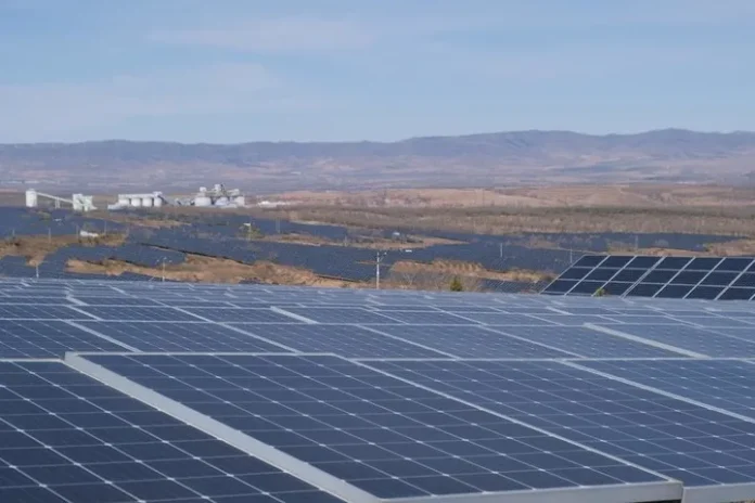 China-Photovoltaic-Panels-Solar-Xinhua
