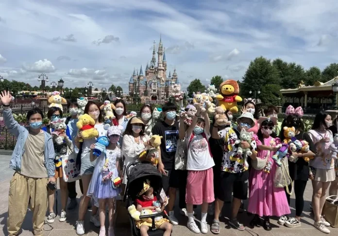 China-Shanghai-Disneyland-Chinese-Tourist-Xinhua