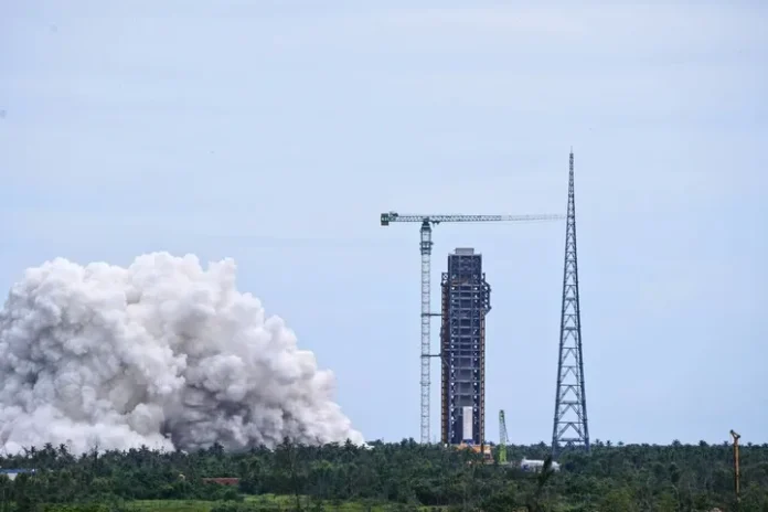 Moon-Landing-Satellite-Xinhua